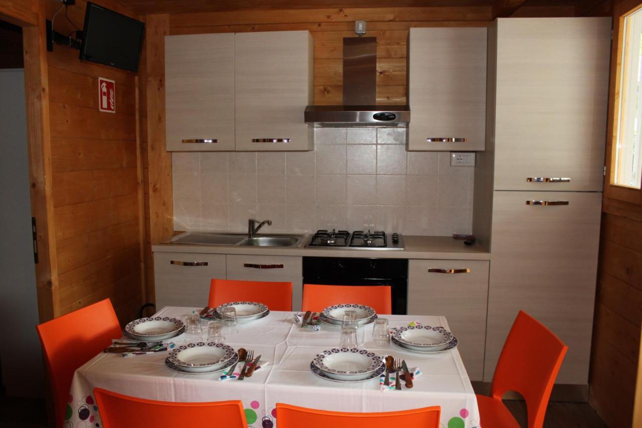Camping Calatella Parco Di Vacanza Marina di Massa Exterior foto