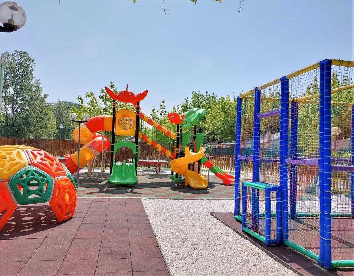 Camping Calatella Parco Di Vacanza Marina di Massa Exterior foto